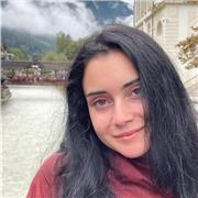 Studentessa universitaria di farmacia impartisce ripetizioni di matematica, biologia e inglese